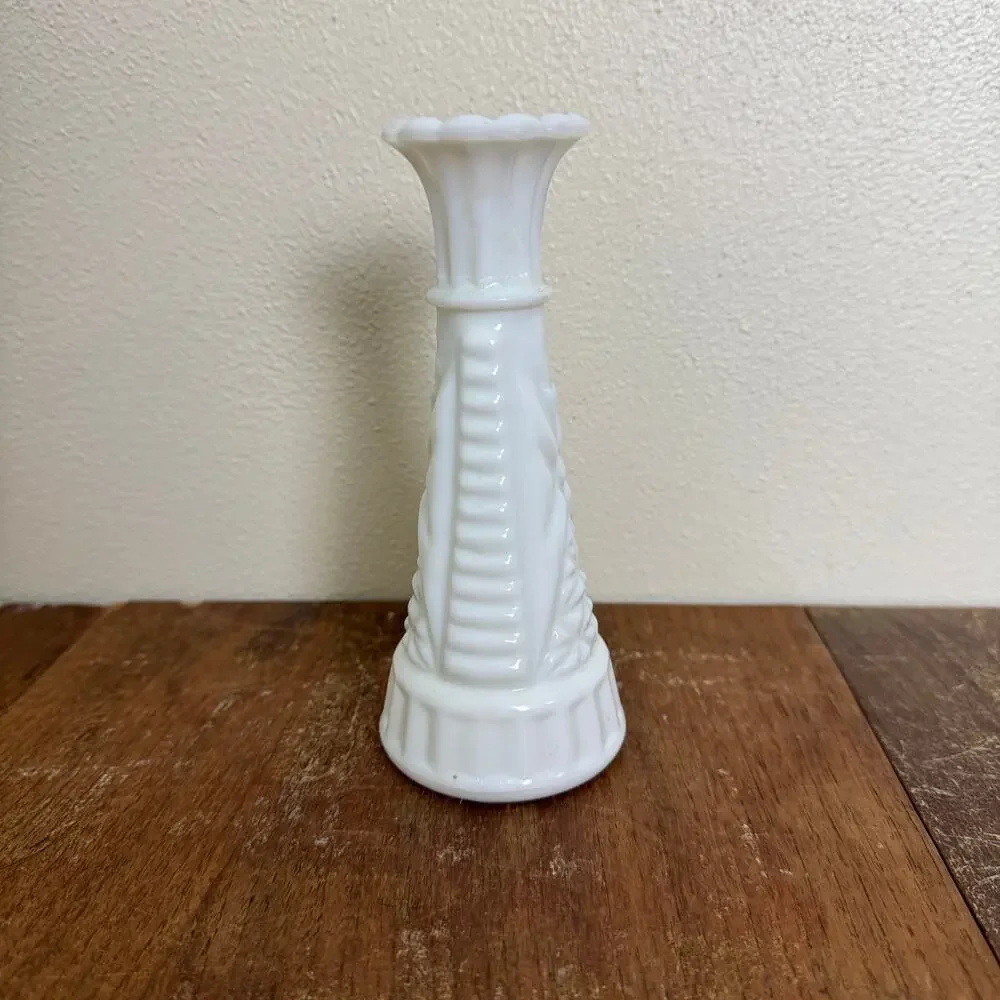 Vintage Ring of Fire Milk Glass Short Pressed Glass 6 inches Bud‎ Vase - Picture 7 of 9